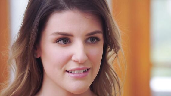 Шлюха обслуживает аналом богатого клиента