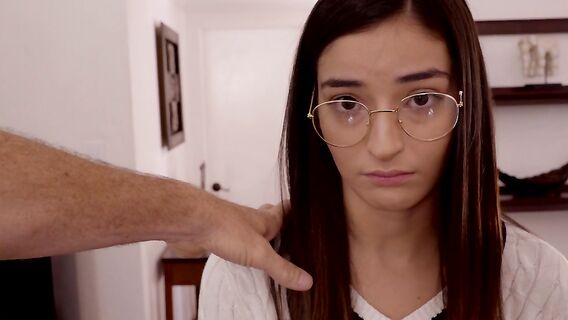 Отчим наказывает падчерицу шлюху аналом