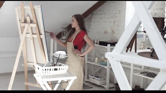 Натурщик жестко трахнул художницу в анал