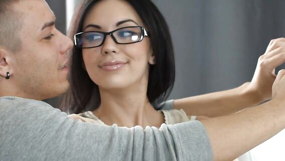 Красивый анал с окончанием на язык девушки